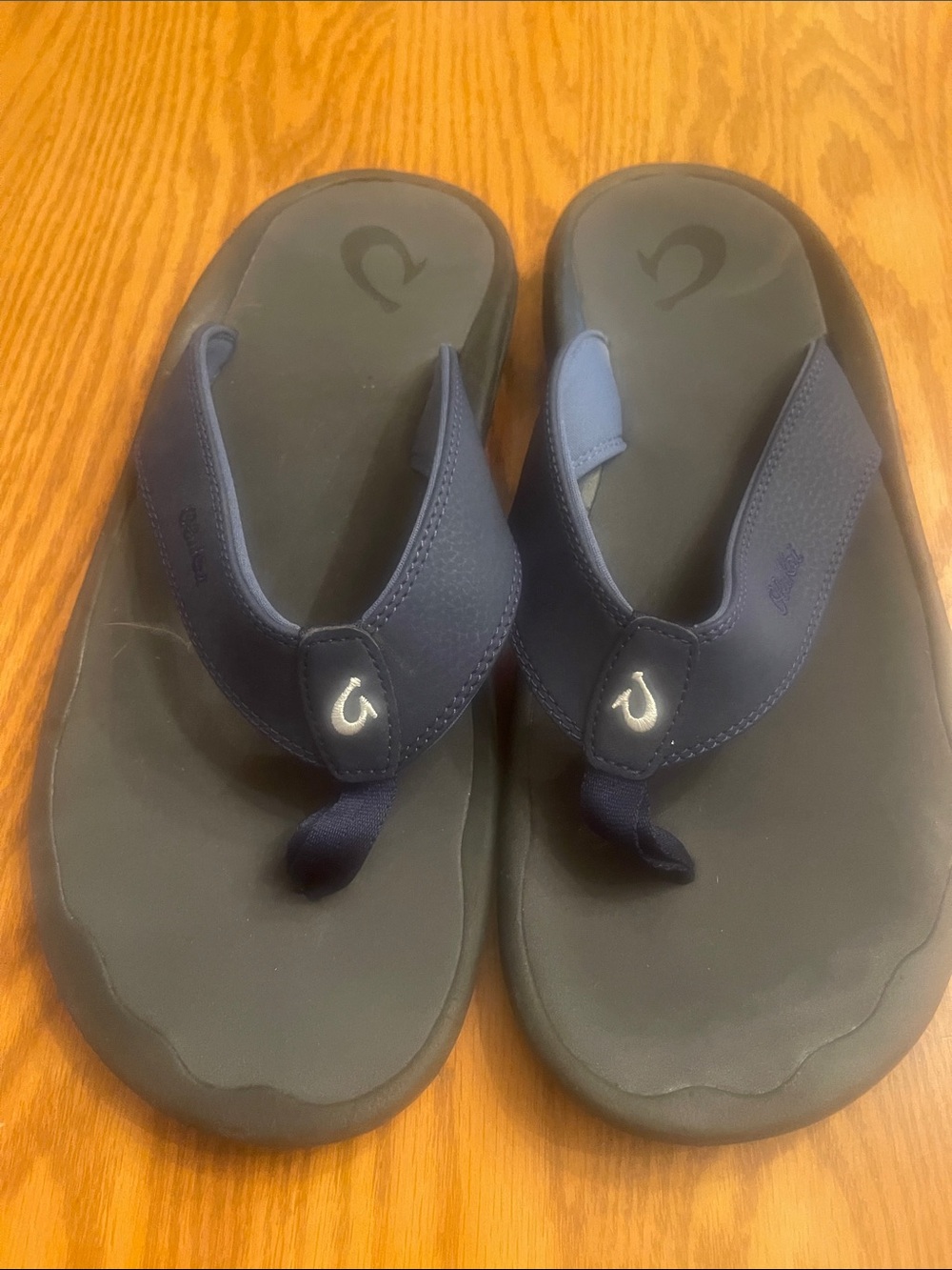 OluKai Men's Deep Navy Thong Sandals